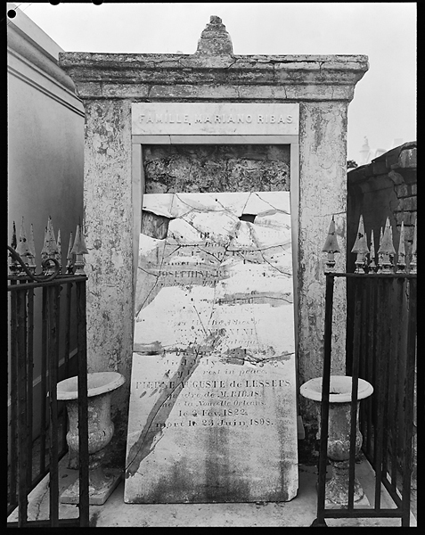 Ribas Tomb © Richard Sexton, 2003